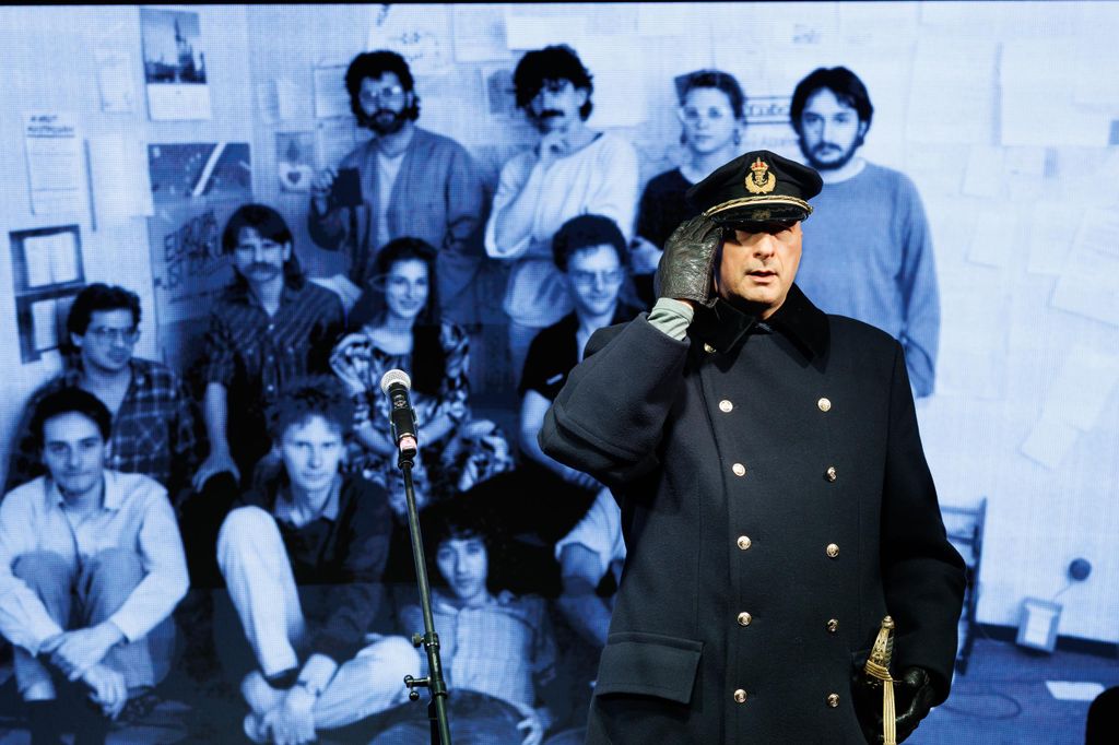 20260224 -- A Nemzeti Maximumért Alapítvány és a PestiSrácok-csapatának emlékműsora a kommunizmus áldozatai emléknapjának előestéjén, a Vértanúk terén. hagyományőrzők // fotó: Hatlaczki Balázs