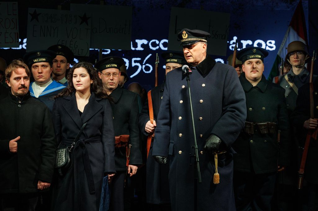 20260224 -- A Nemzeti Maximumért Alapítvány és a PestiSrácok-csapatának emlékműsora a kommunizmus áldozatai emléknapjának előestéjén, a Vértanúk terén. hagyományőrzők // fotó: Hatlaczki Balázs