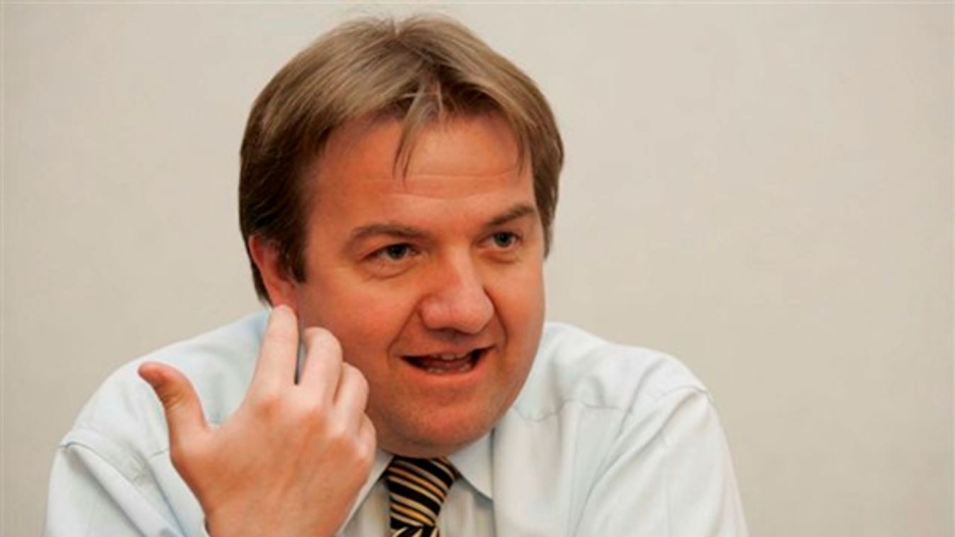 Alakul a csapat: Magyar Péter leigazolta Gyurcsány és Bajnai régi haverját