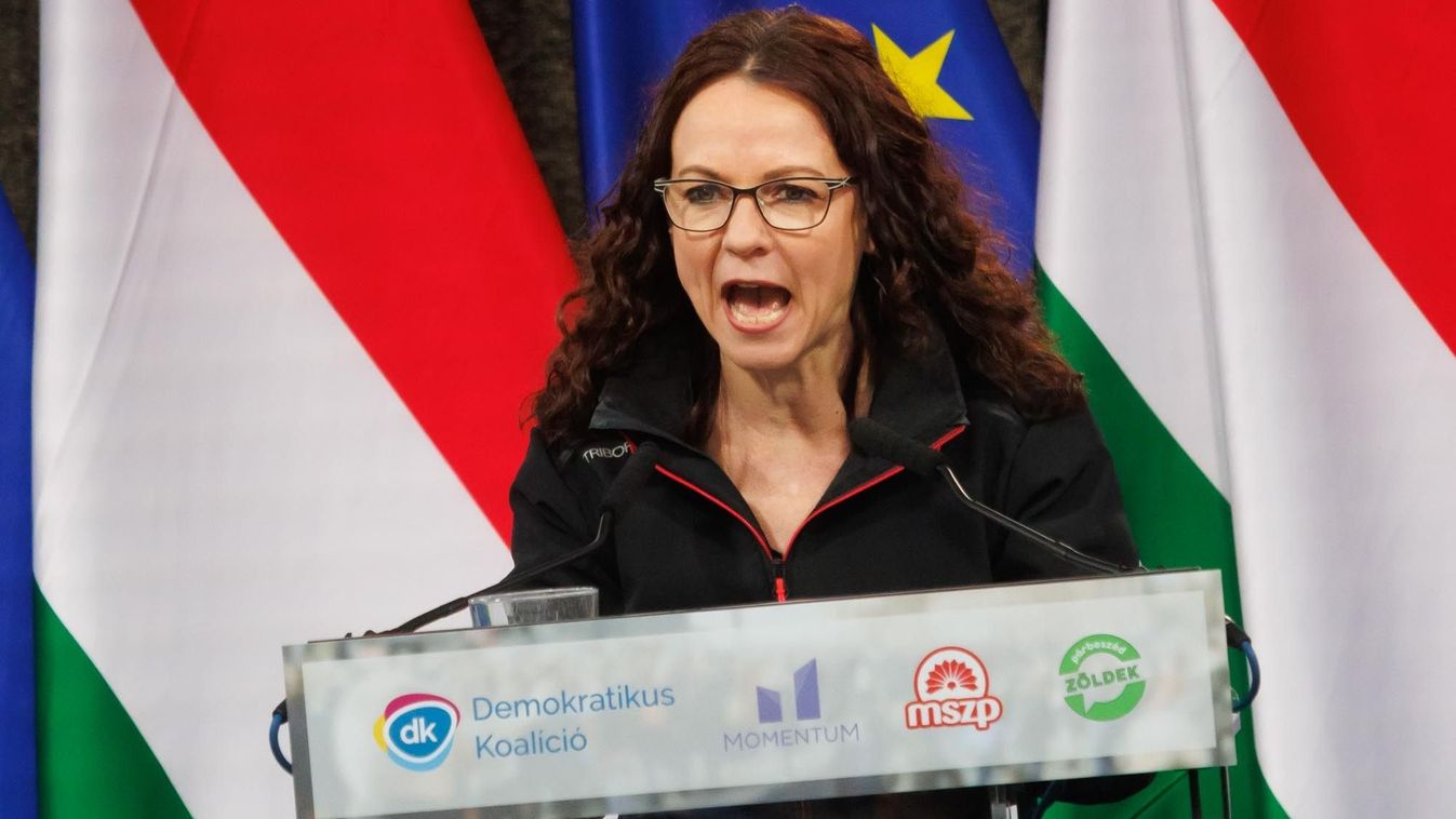 Szabó Tímea is az egyházakat támadja