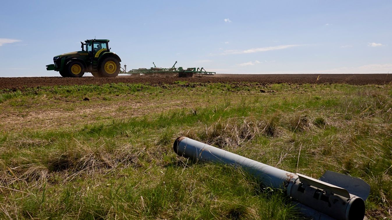 Kölcsönből vidámítaná Brüsszel a keleti határ ágyútölteléknek szánt népeit