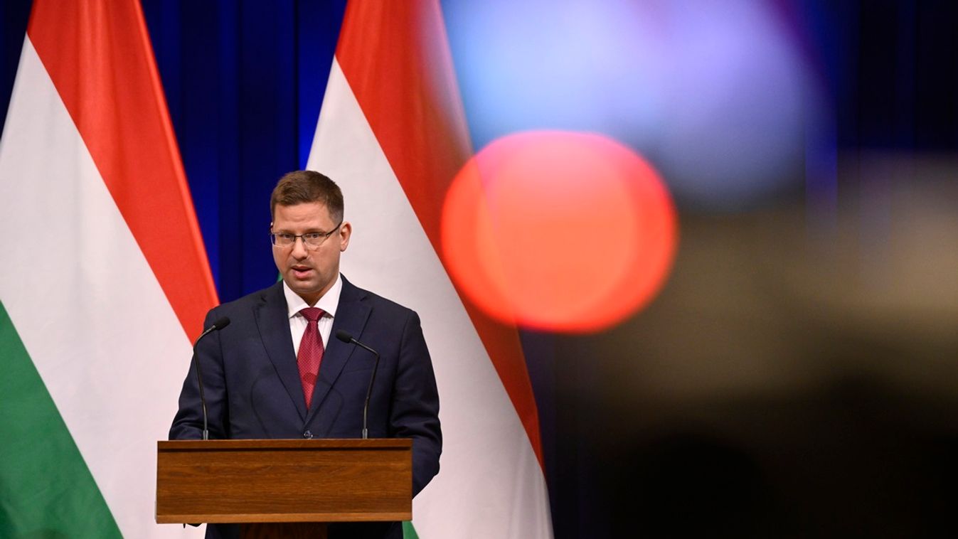 Gulyás Gergely a PS-nek: Berlinben kordonokkal vették körbe a magyar követséget az antifa terroristák miatt