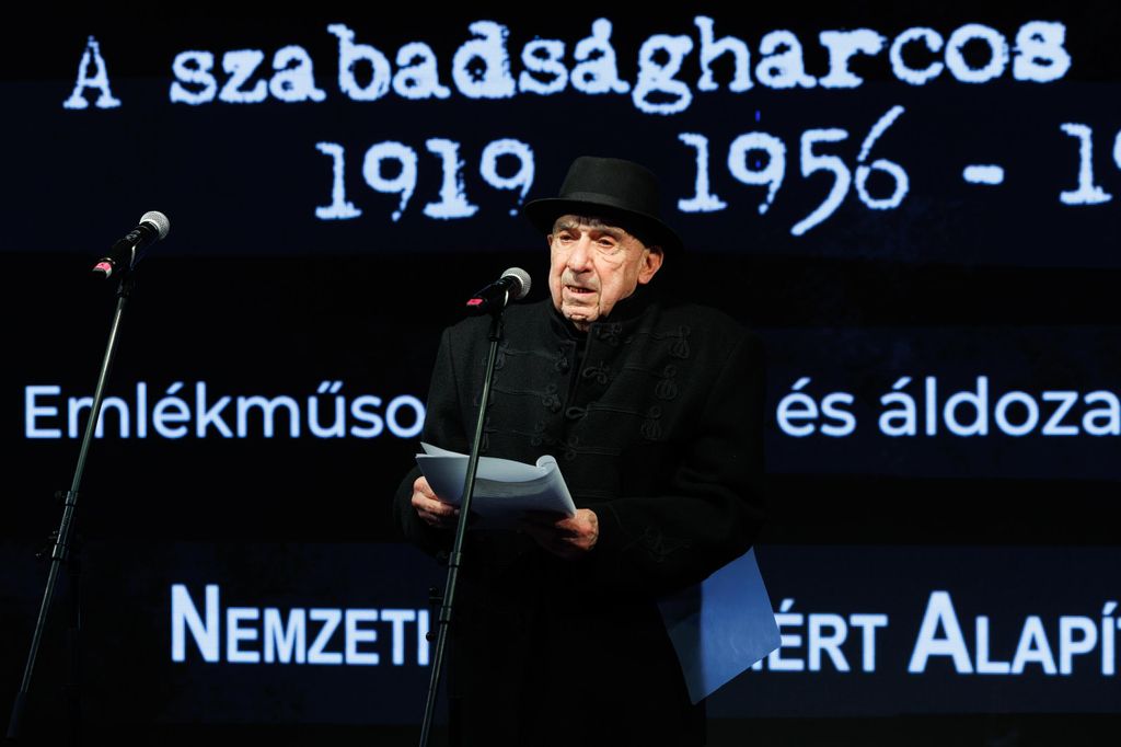 20260224 -- A Nemzeti Maximumért Alapítvány és a PestiSrácok-csapatának emlékműsora a kommunizmus áldozatai emléknapjának előestéjén, a Vértanúk terén. Stefka István // fotó: Hatlaczki Balázs