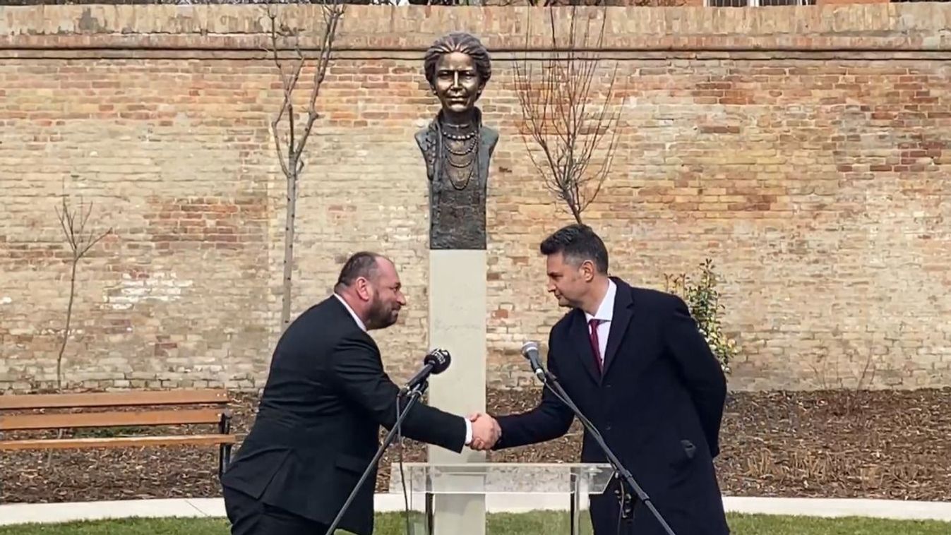 Márki-Zay egy kommunista ukrán költő szoboravatásával hajt fejet a kommunizmus áldozatai előtt