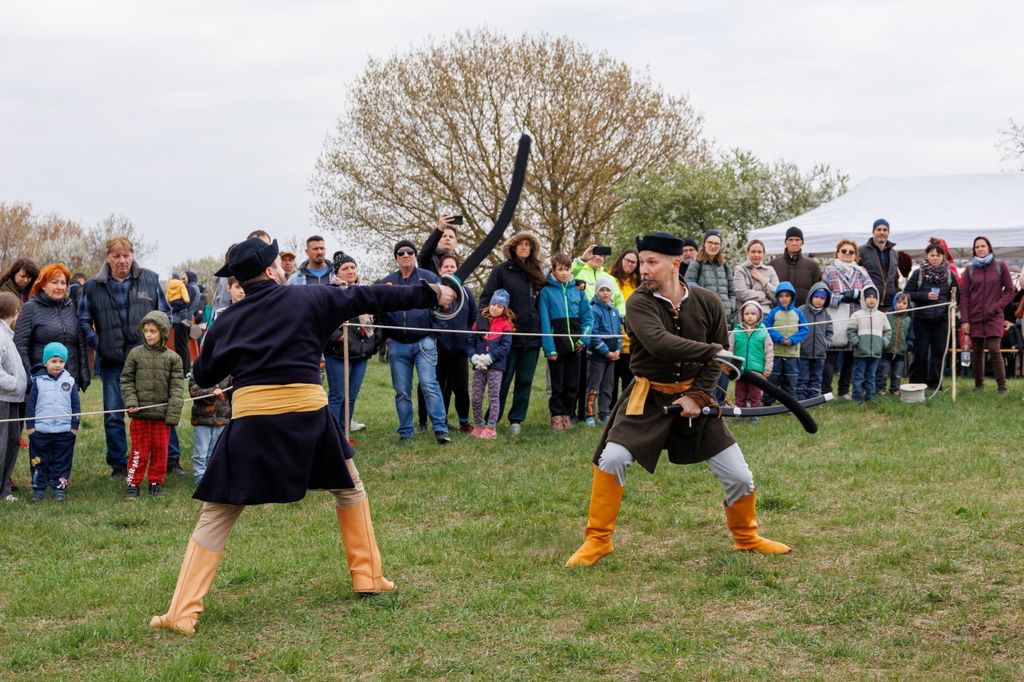 20260328 -- Történelmi családi nap a Rákosmezei Királydombon és történelmi emlékhely avatása. // fotó: Hatlaczki Balázs