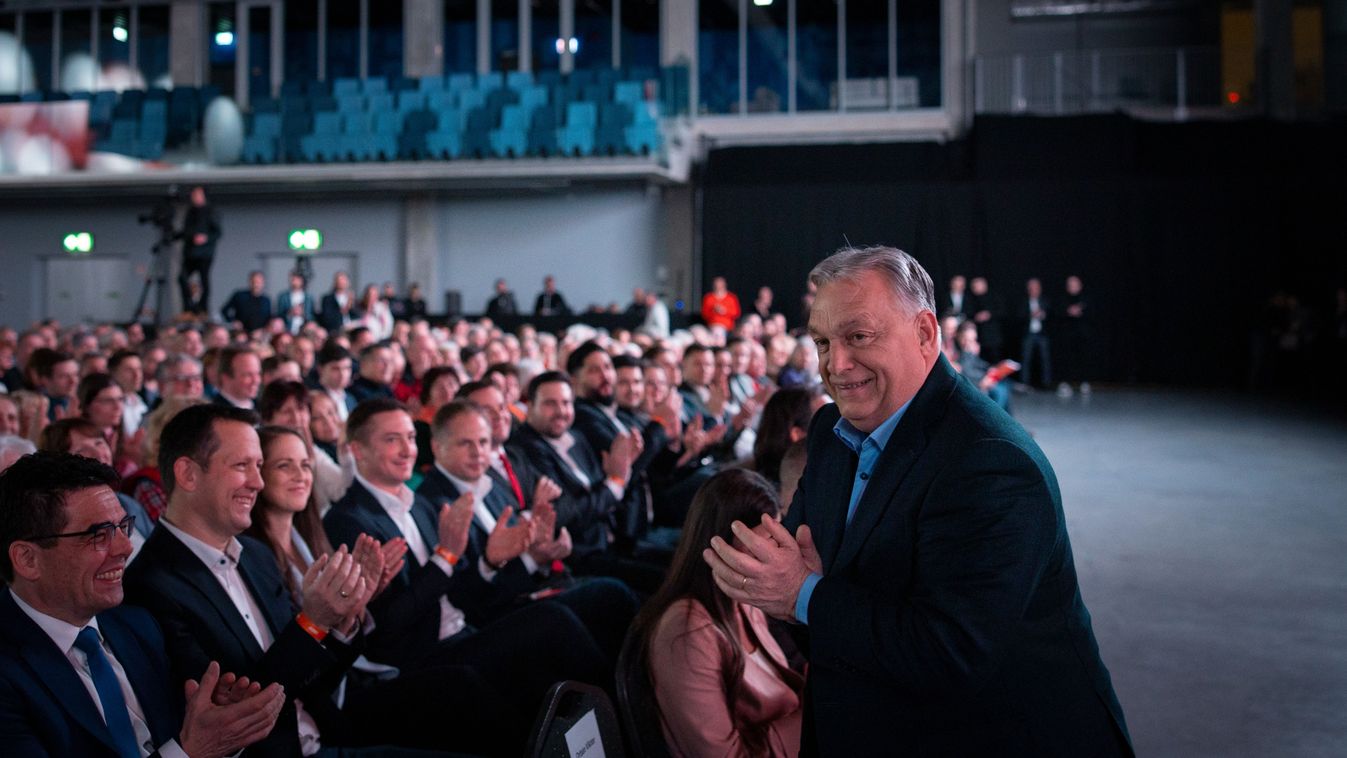 A nagy rendszerváltó hangulat alatt nyer folyton a Fidesz