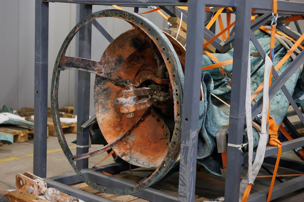 20260312 -- Sajtótájékoztató a Hősök tere milleniuimi szoborcsoportjának Gábriel arkangyalt ábrázoló szobrának restaurálásáról a Museum Complex Kft. restaurátorműhelyében. // fotó: Hatlaczki Balázs