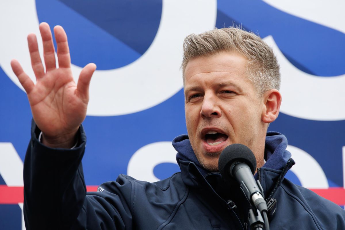 Hazaárulók, előre! Magyar Péternek semmi sem számít, ha a hatalomra tör.