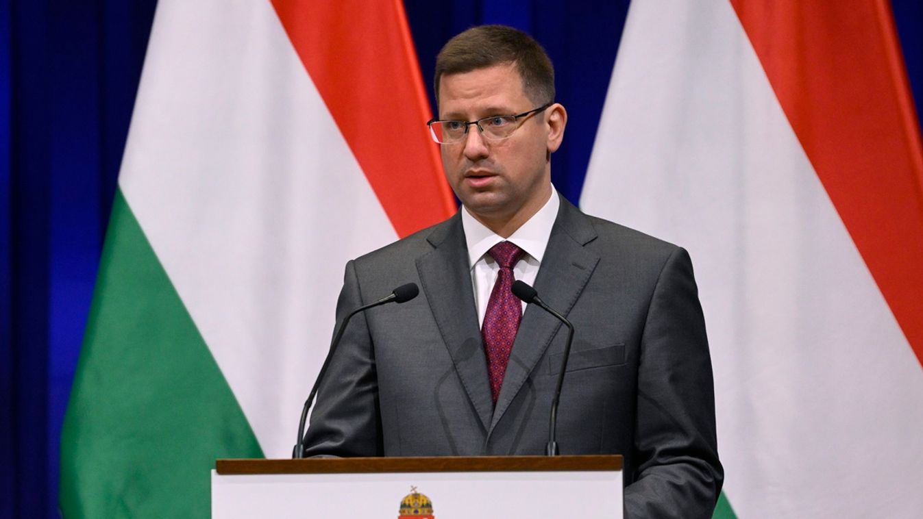 Gulyás Gergely a PS-nek: Zelenszkij a politikai abszurd színpadára lépett, amikor a magyar kormány bocsánatkérését várja