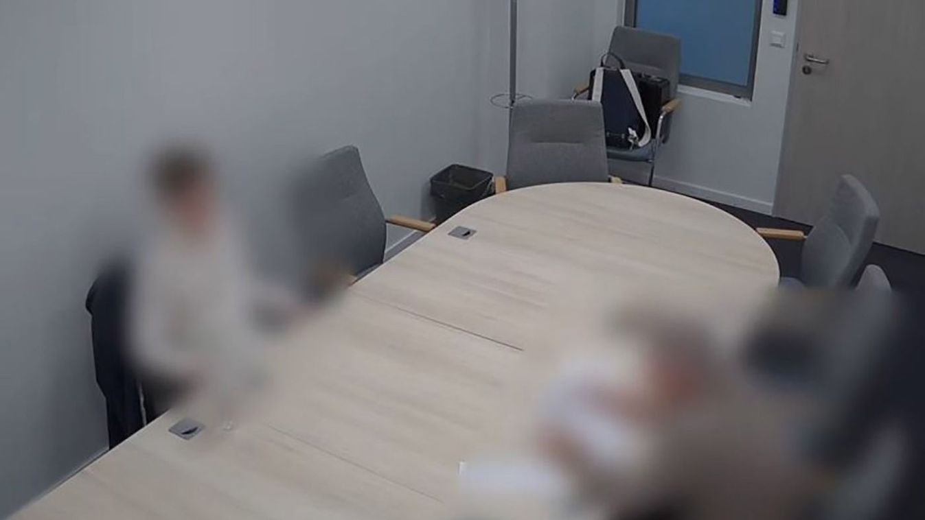 Közönséges kémek és a hülyék