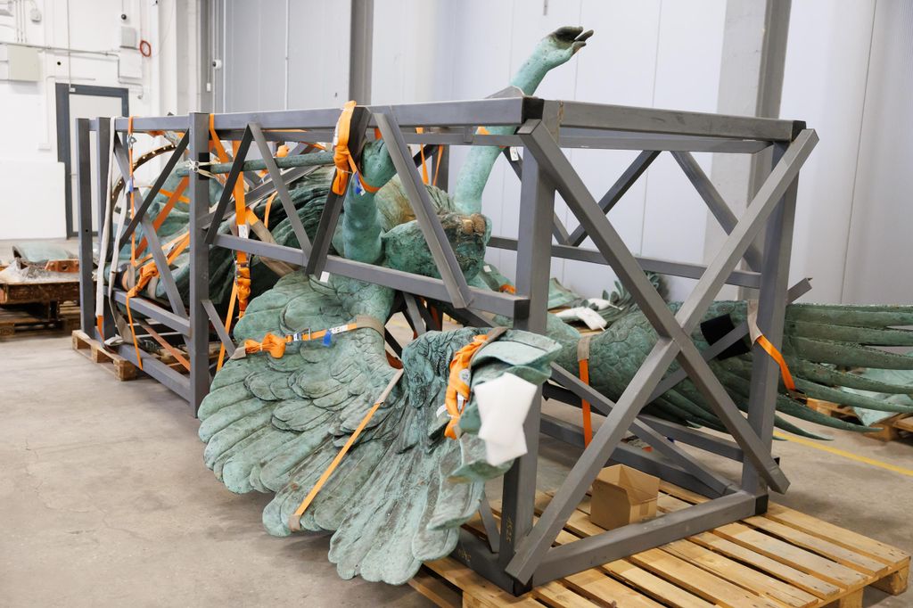 20260312 -- Sajtótájékoztató a Hősök tere milleniuimi szoborcsoportjának Gábriel arkangyalt ábrázoló szobrának restaurálásáról a Museum Complex Kft. restaurátorműhelyében. // fotó: Hatlaczki Balázs