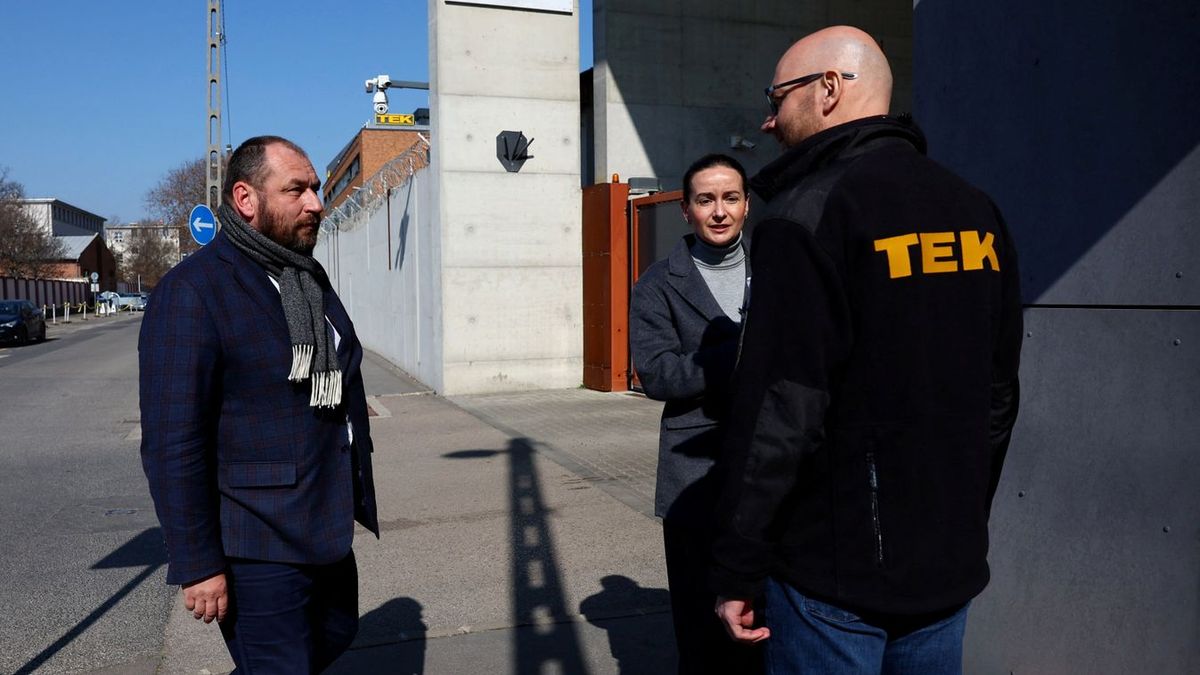 Az ukrán nagykövet az ukrán turisták és a spórolt pénz hogyléte felől érdeklődik.