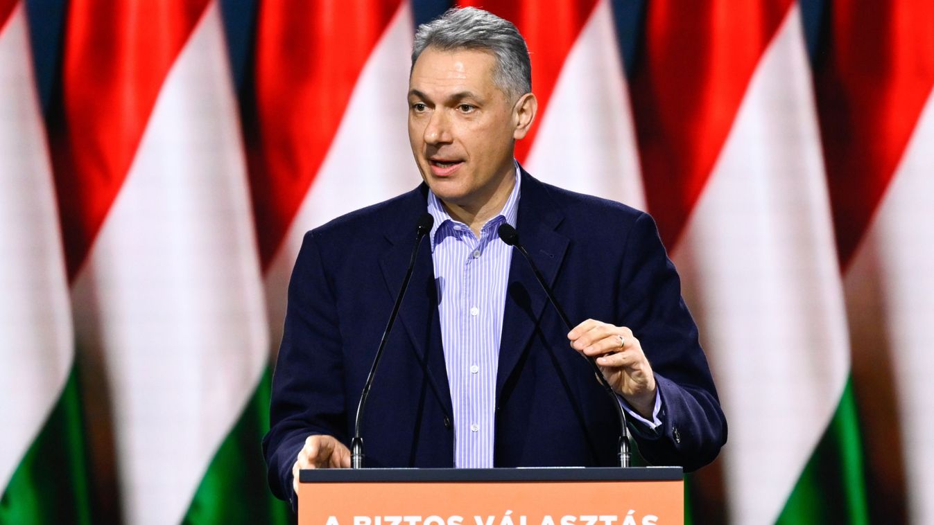 Lázár János: Magyar Péter középiskolás fiatalokat toborzott a békéscsabai gyűlés megzavarására