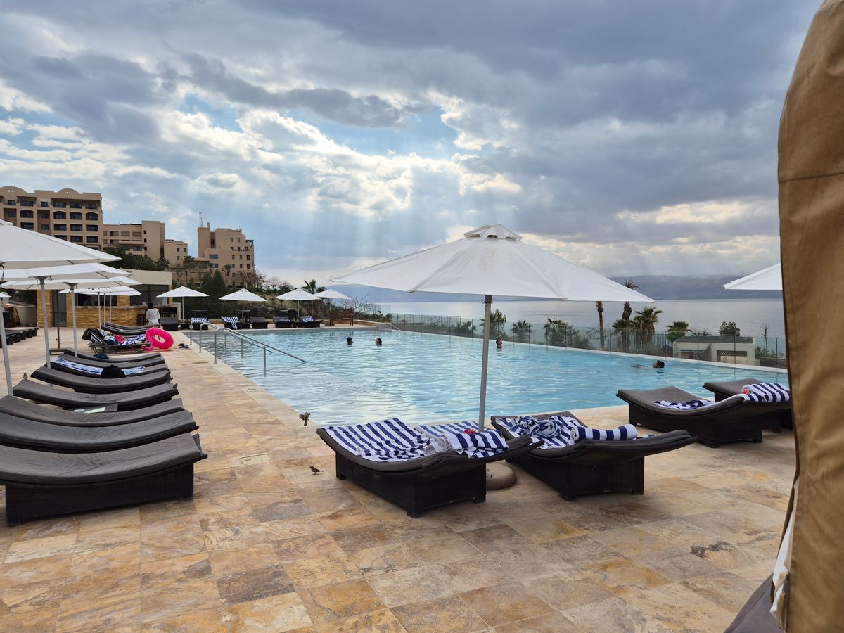 Üresek a strandok és a szállodák a Közel-Keleten Trump háborúja miatt