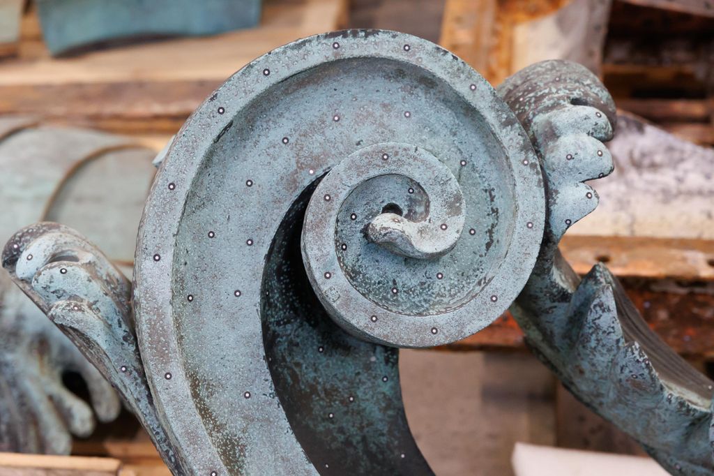 20260312 -- Sajtótájékoztató a Hősök tere milleniuimi szoborcsoportjának Gábriel arkangyalt ábrázoló szobrának restaurálásáról a Museum Complex Kft. restaurátorműhelyében. // fotó: Hatlaczki Balázs