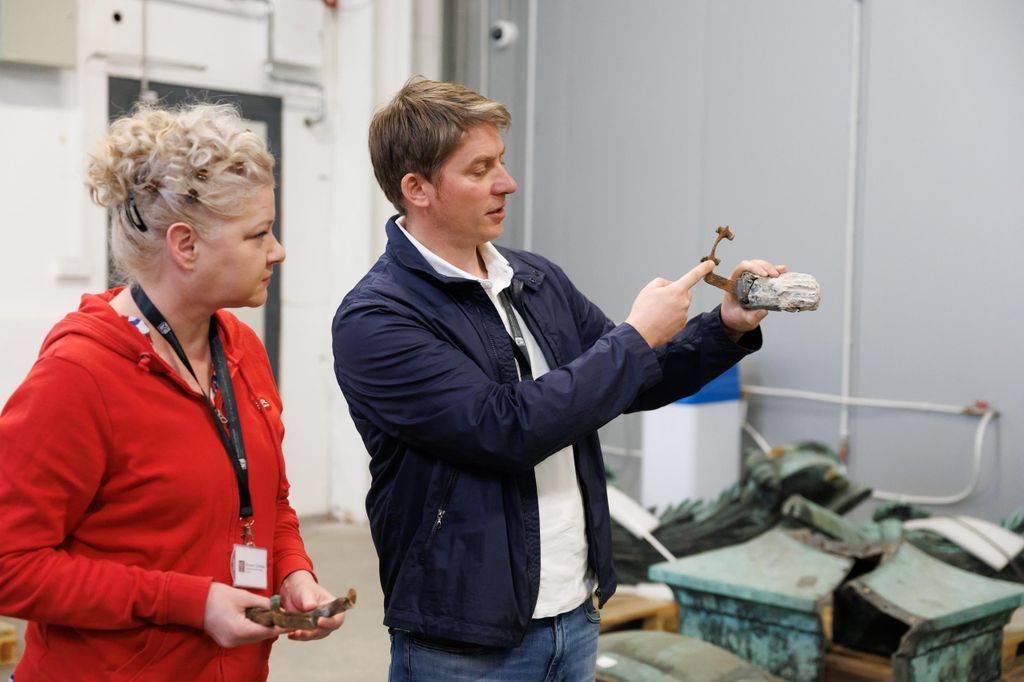 20260312 -- Sajtótájékoztató a Hősök tere milleniuimi szoborcsoportjának Gábriel arkangyalt ábrázoló szobrának restaurálásáról a Museum Complex Kft. restaurátorműhelyében. Laczik Csaba // fotó: Hatlaczki Balázs