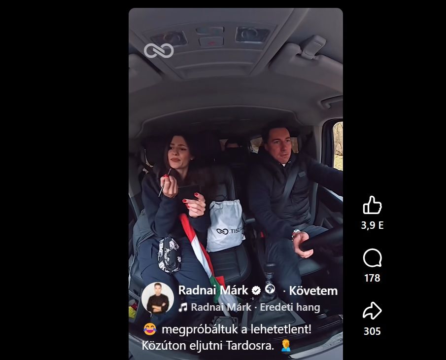 Radnai Márk és "drágája" alakítása a rossz közutakról. Viccnek is rossz.