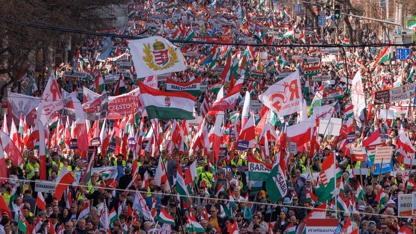 Muciológusokat vetnek be, hogy simogassák Magyar Péter önbizalmát