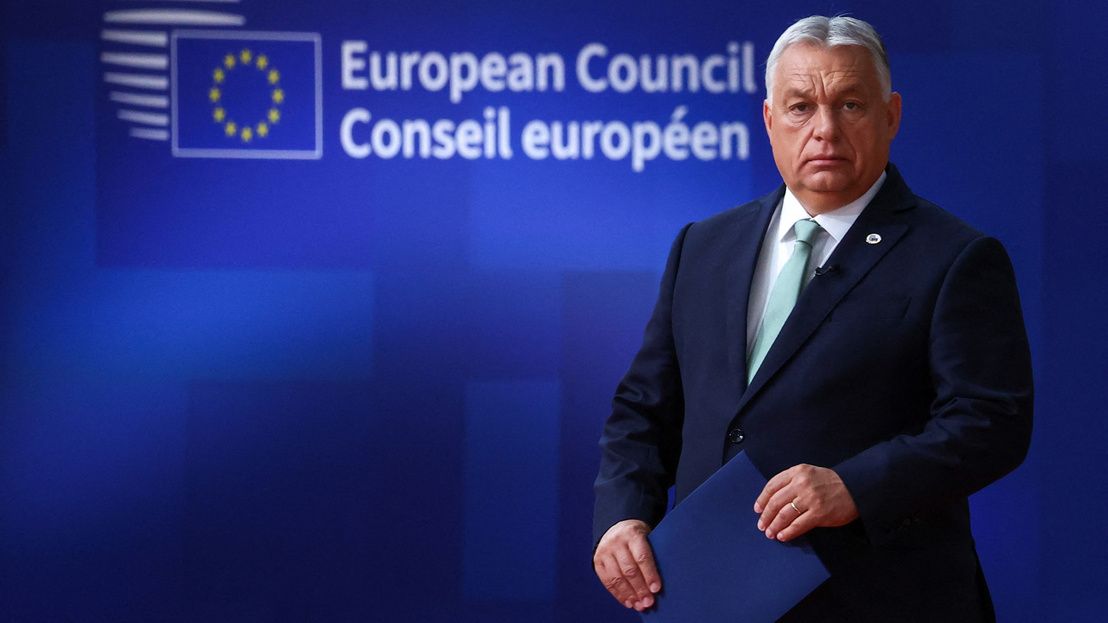 Megérkezett az egyetlen igazi vezető Brüsszelbe