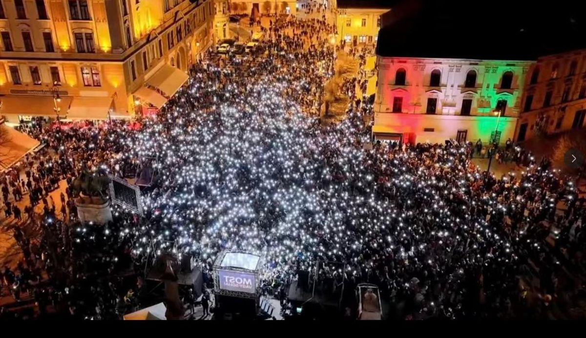 Bütyökre egy Pécs méretű nagyvároshoz arányosított mennyiségű hívő volt kíváncsi.