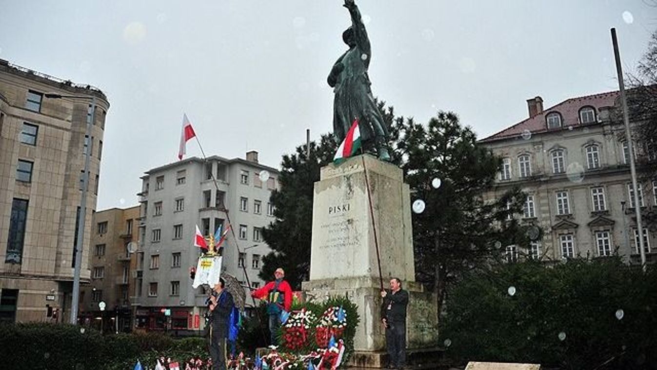 Lengyel vendégekkel ünnepel a CÖF–CÖKA március 14-én a Bem szobornál