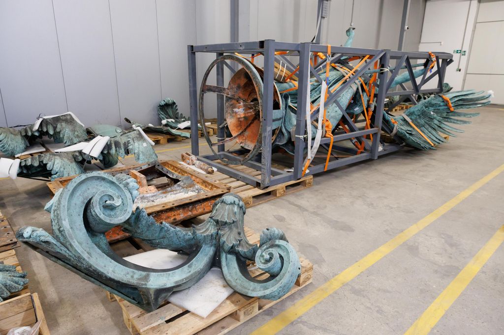 20260312 -- Sajtótájékoztató a Hősök tere milleniuimi szoborcsoportjának Gábriel arkangyalt ábrázoló szobrának restaurálásáról a Museum Complex Kft. restaurátorműhelyében. // fotó: Hatlaczki Balázs