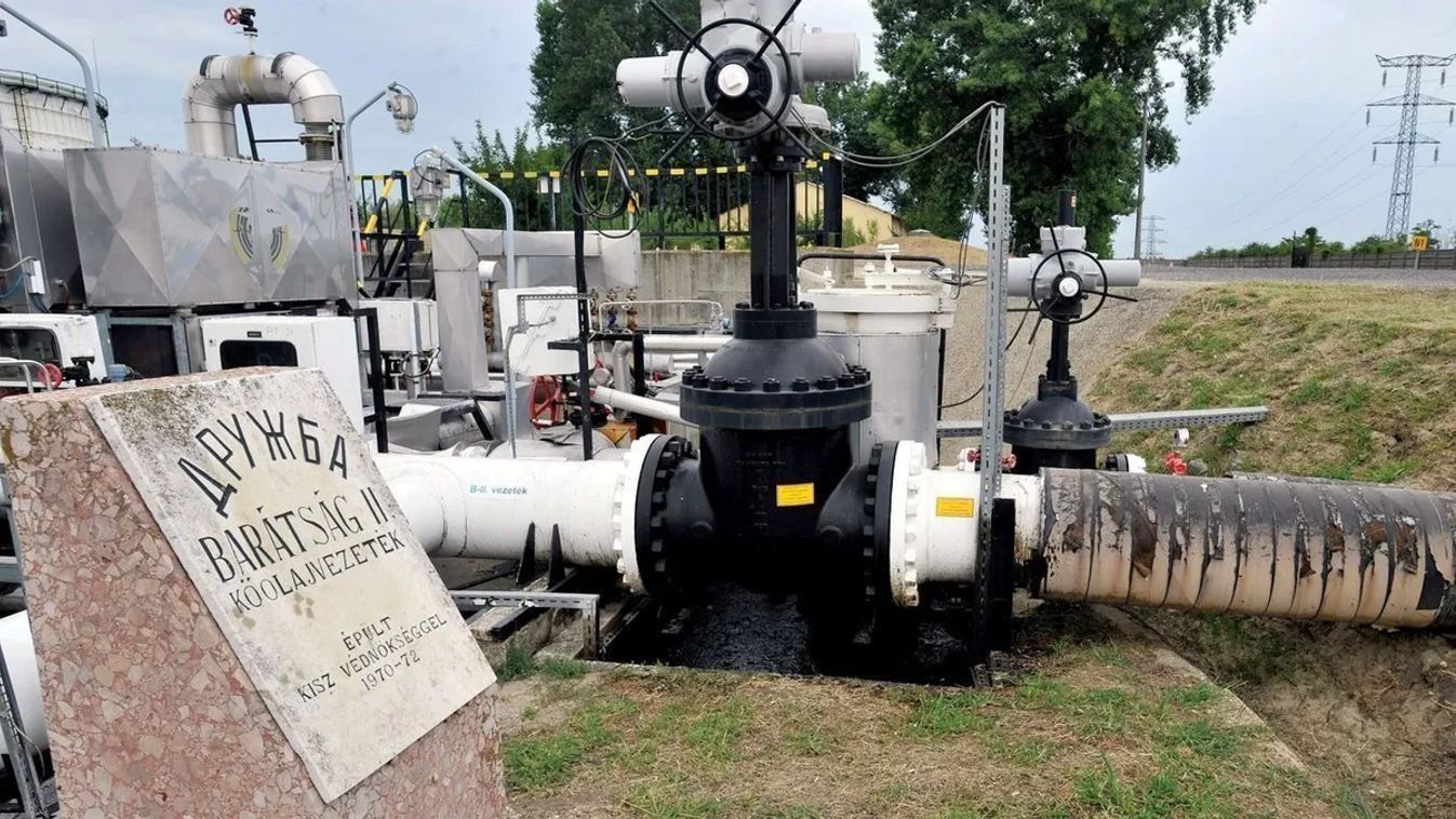 Elég a színházból, még a mai napon indítsák újra a Barátság kőolajvezetéket!