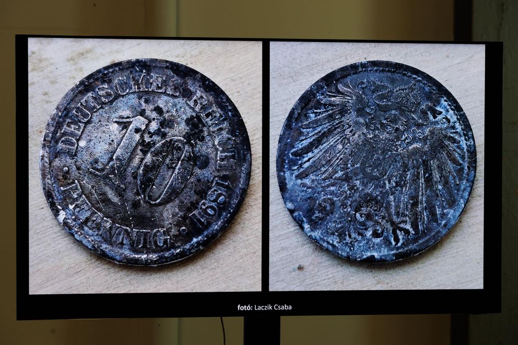 20260312 -- Sajtótájékoztató a Hősök tere milleniuimi szoborcsoportjának Gábriel arkangyalt ábrázoló szobrának restaurálásáról a Museum Complex Kft. restaurátorműhelyében. // fotó: Hatlaczki Balázs