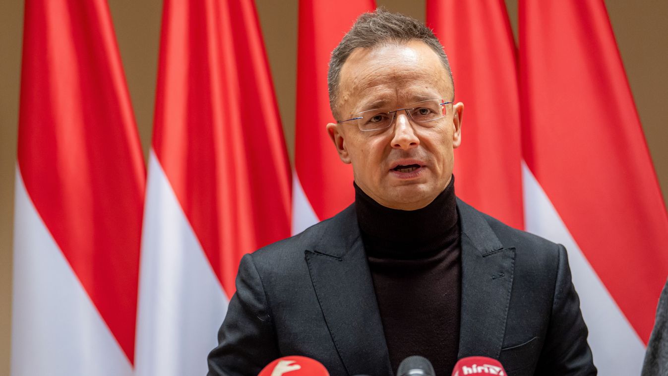 Szijjártó Péter beruházásokat adott át: gyógyszeripari és élelmiszeripari fejlesztések erősítik a gazdaságot