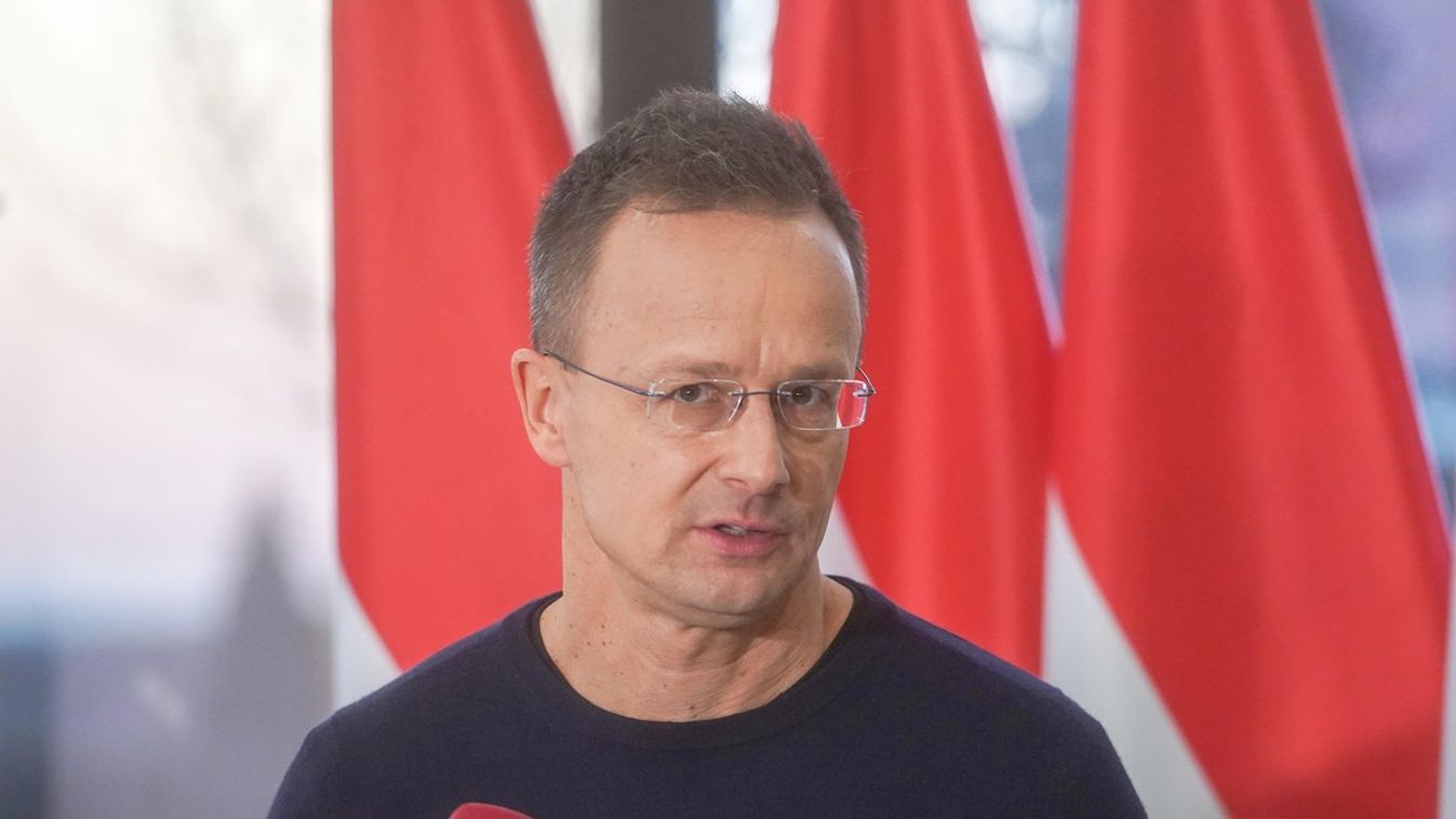 Szijjártó Péter: pénteken már két menetrend szerinti járat közlekedik Dubaj és Budapest között