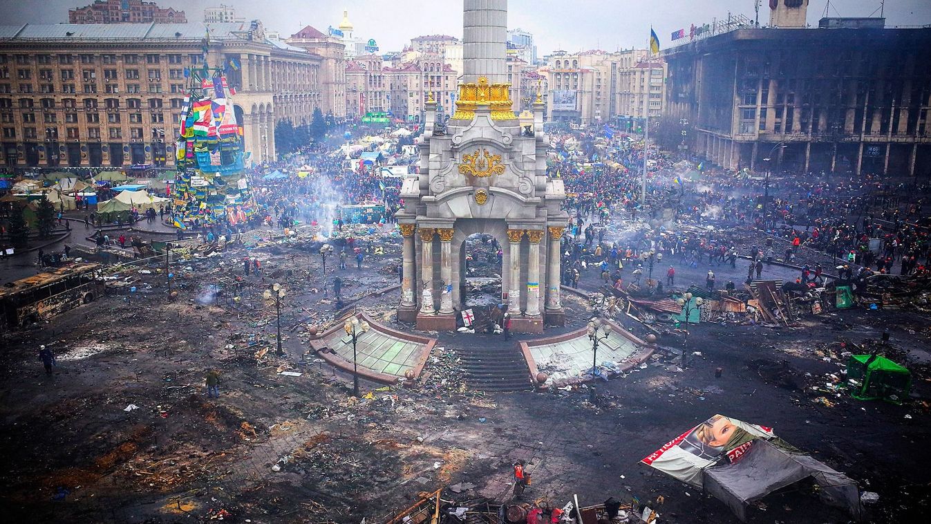 Fizetett forradalmárok, lelkes ügynökök