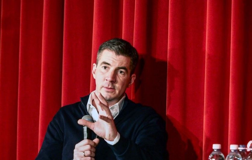 KOCSIS Máté rendet rak