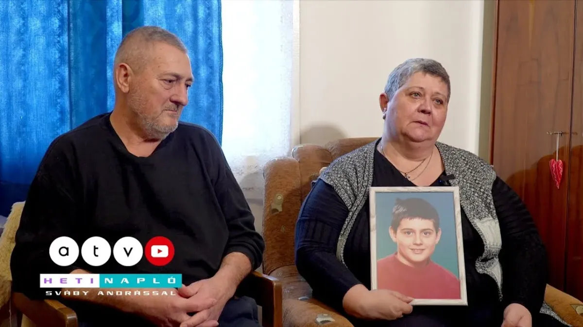 RÉMTÖRTÉNETTEL, állt elő