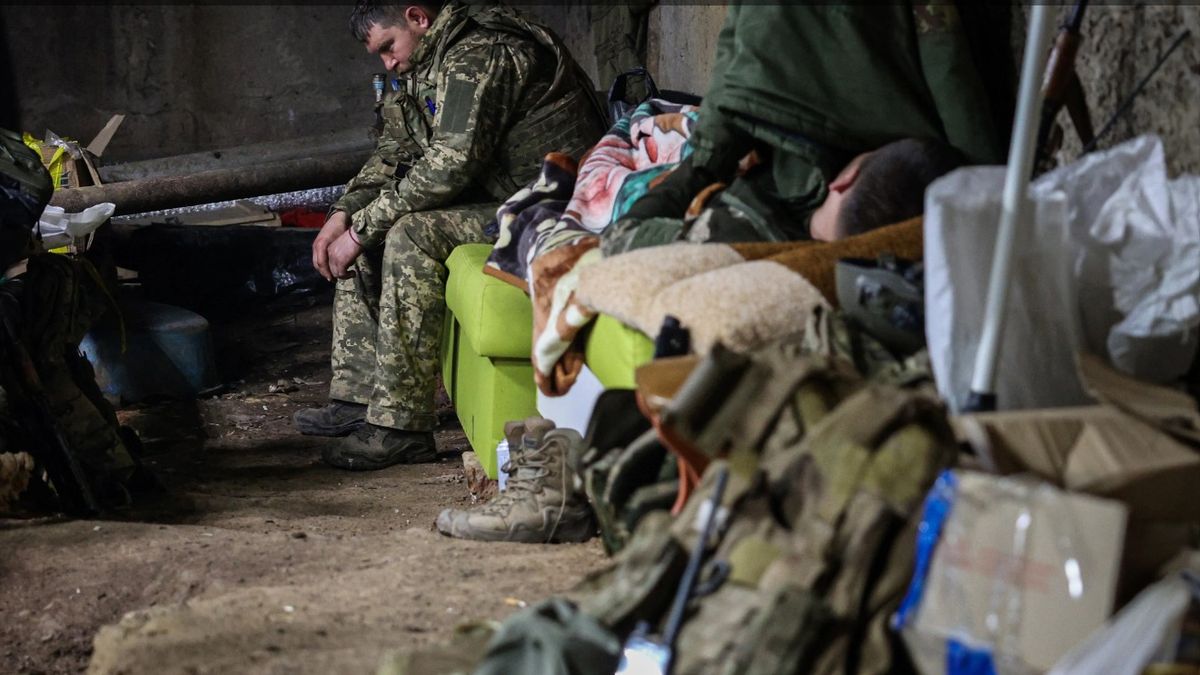 Egy szippantás roham előtt – Hatalmas mértéket öltött a drogprobléma az ukrán seregben