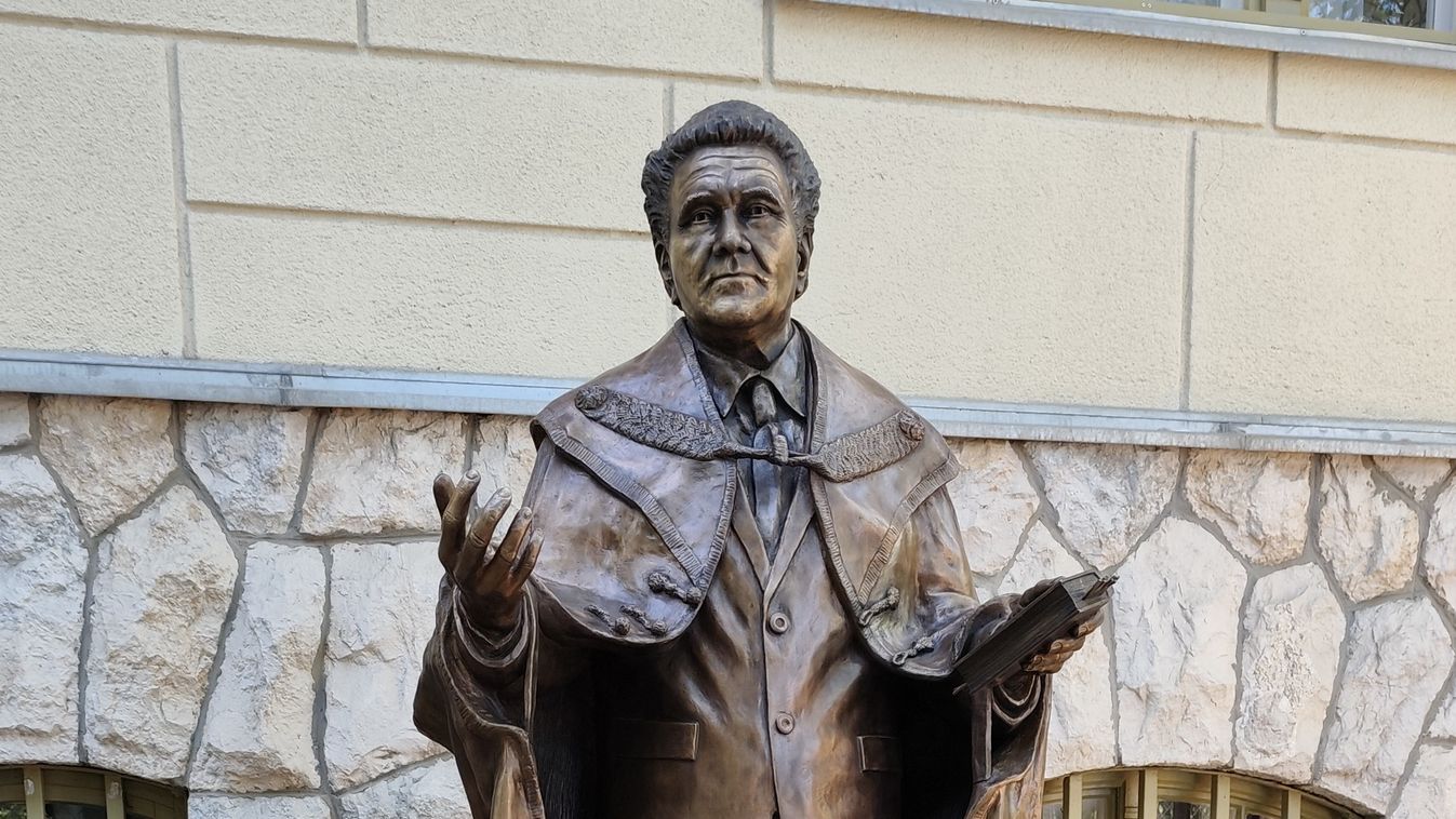 Szobrot avattak a Magyarok Püspöke tiszteletére Budapesten (PS-exkluzív!)