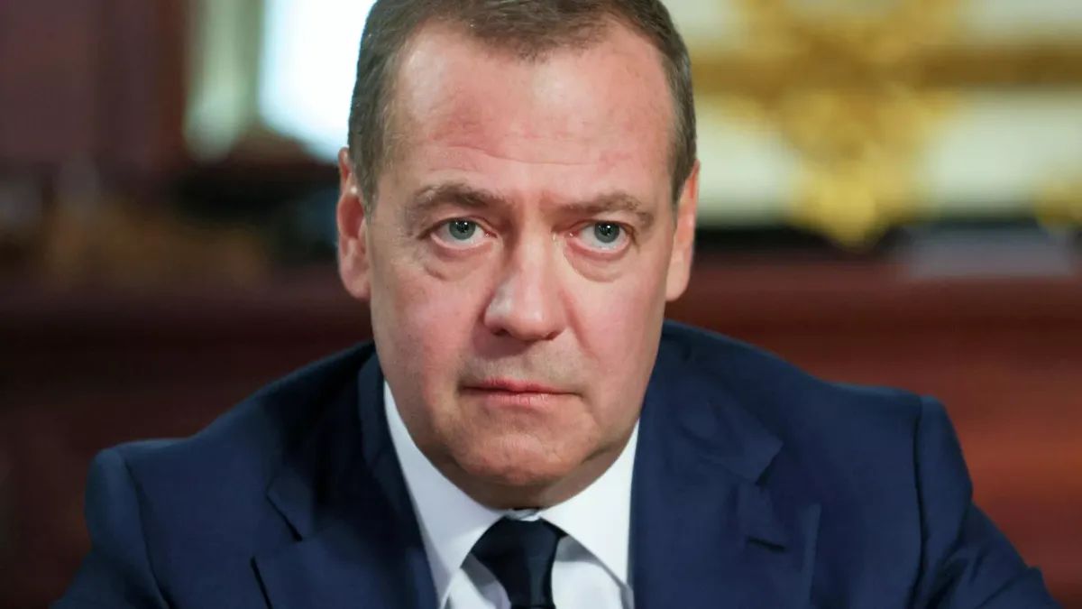 Medvegyev: az EU a NATO-nál is ellenségesebb katonai szövetséggé alakulhat át