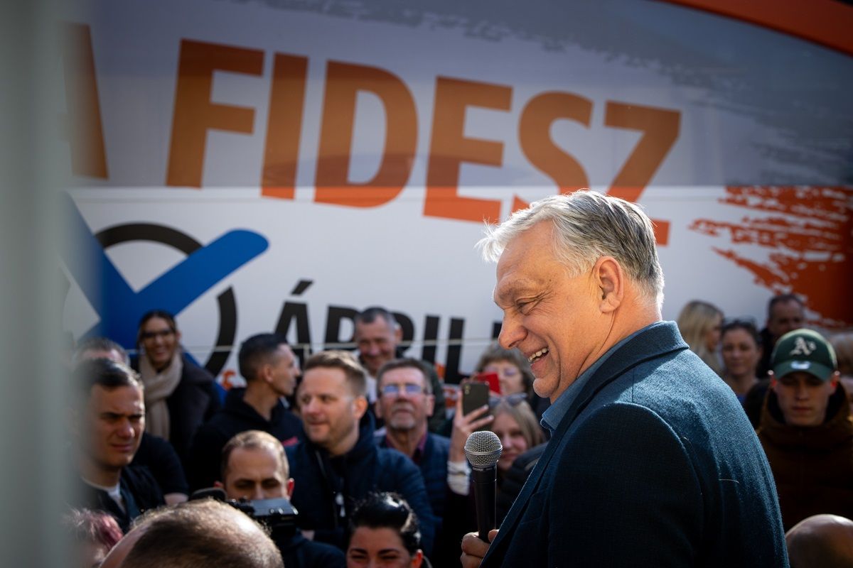 Vajon Orbán Viktor feláll-e a padlóról?