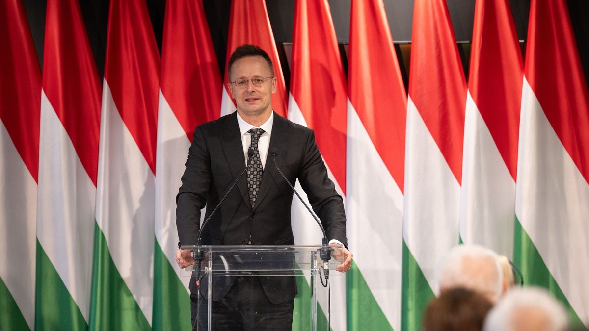 Szijjártó Péter: az amerikai alelnök is megerősítette, hogy elképesztő külső beavatkozás zajlik a magyar választásba