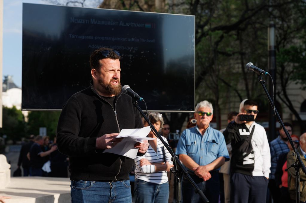 20260416 -- A Pesti Srácok és a Nemzeti Maximumért Alapítvány Magyar Úton Gyűlés nevű rendezvénye a Vértanúk terén. Szabó Gergő // fotó: Hatlaczki Balázs