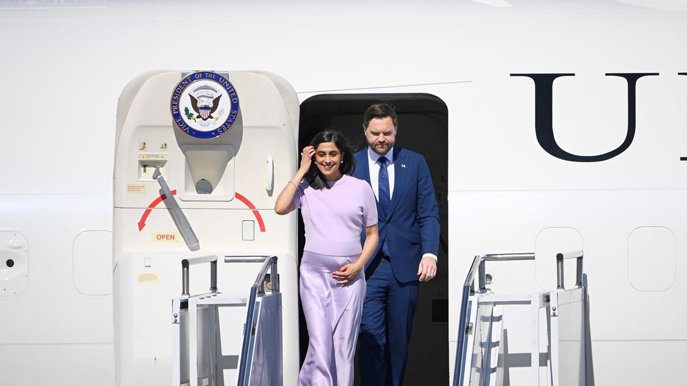 A sas leszállt – Megérkezett Magyarországra az Amerikai Egyesült Államok alelnöke (VIDEÓ)