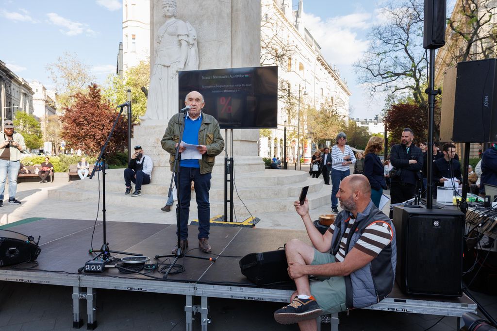 20260416 -- A Pesti Srácok és a Nemzeti Maximumért Alapítvány Magyar Úton Gyűlés nevű rendezvénye a Vértanúk terén. Stefka István, Szabó Bálint // fotó: Hatlaczki Balázs
