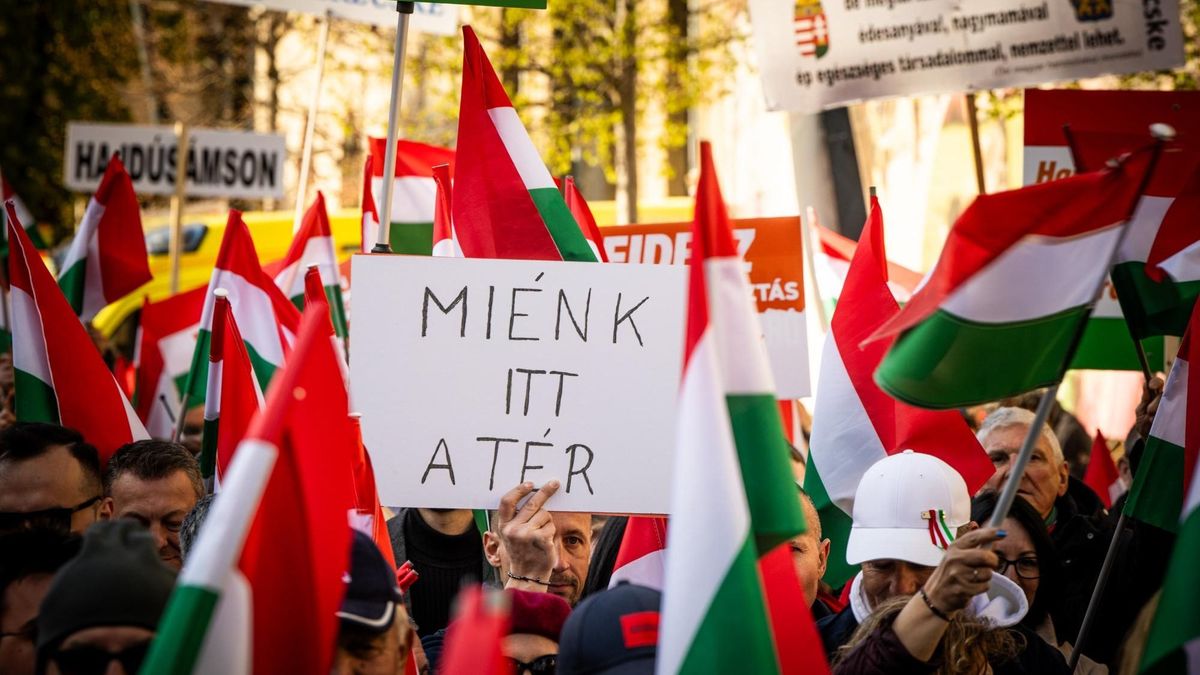 Két jövő között választunk: megmaradás vagy megsemmisülés?