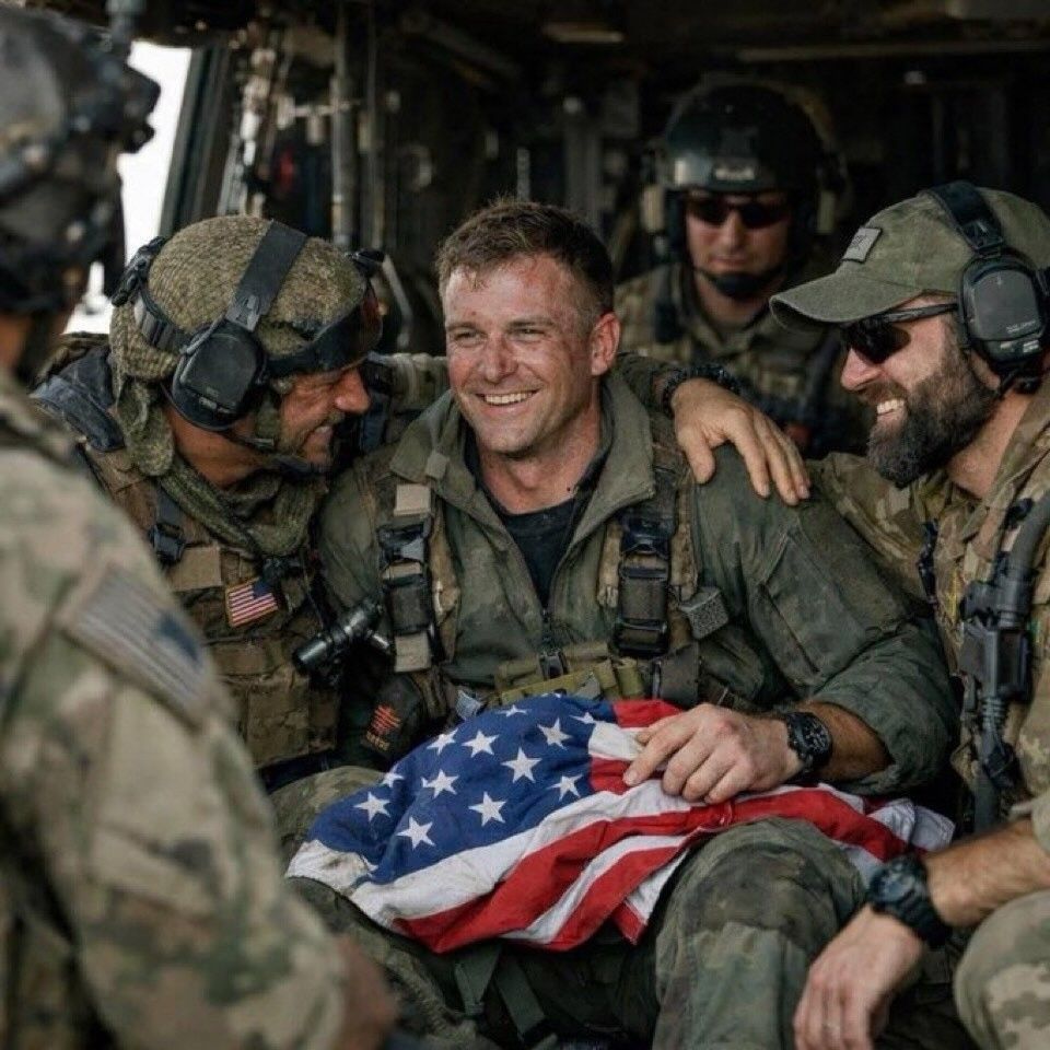 A Navy-SEAL által Iránból kimentett pilóta. Trump méltatta az akció sikerét.