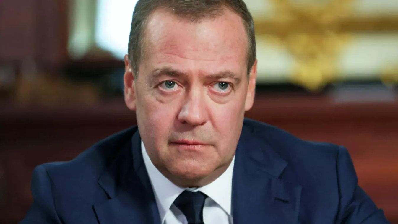 Medvegyev: az EU a NATO-nál is ellenségesebb katonai szövetséggé alakulhat át