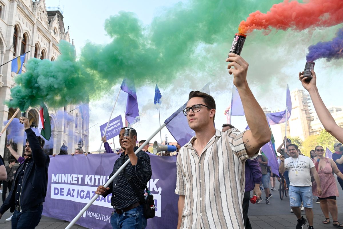 Azt álmodta a Momentum, hogy két hete választást nyertek, úgyhogy most el is kezdtek követelőzni