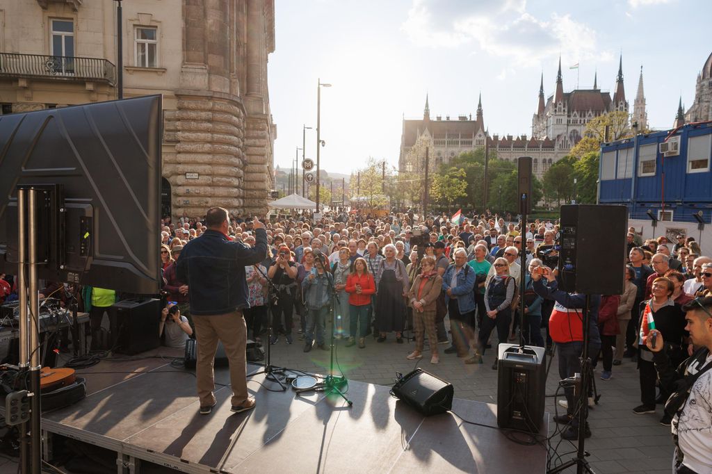 20260416 -- A Pesti Srácok és a Nemzeti Maximumért Alapítvány Magyar Úton Gyűlés nevű rendezvénye a Vértanúk terén. // fotó: Hatlaczki Balázs
