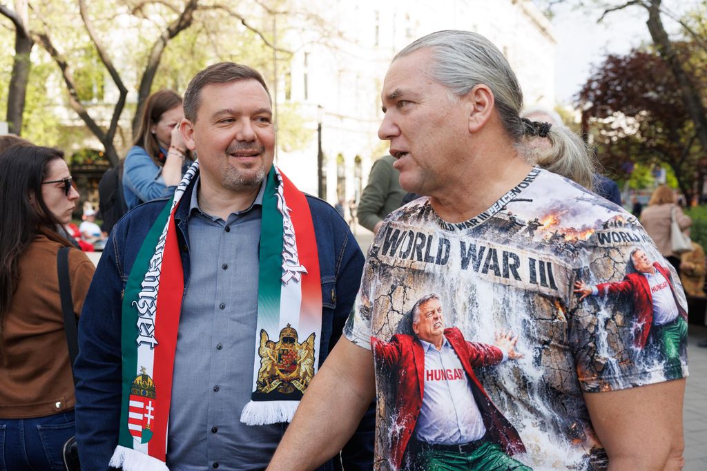 20260416 -- A Pesti Srácok és a Nemzeti Maximumért Alapítvány Magyar Úton Gyűlés nevű rendezvénye a Vértanúk terén. Huth Gergely, Szilágyi Ákos // fotó: Hatlaczki Balázs