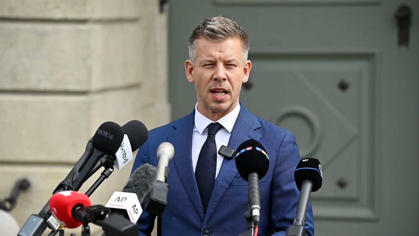 A köztársasági elnök is Magyar Péter célkeresztjében van