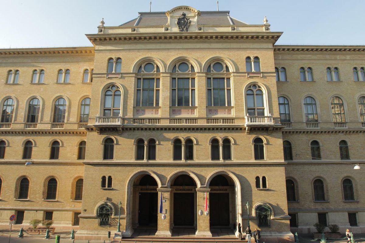 KIENGEDTÉK a polgármestert