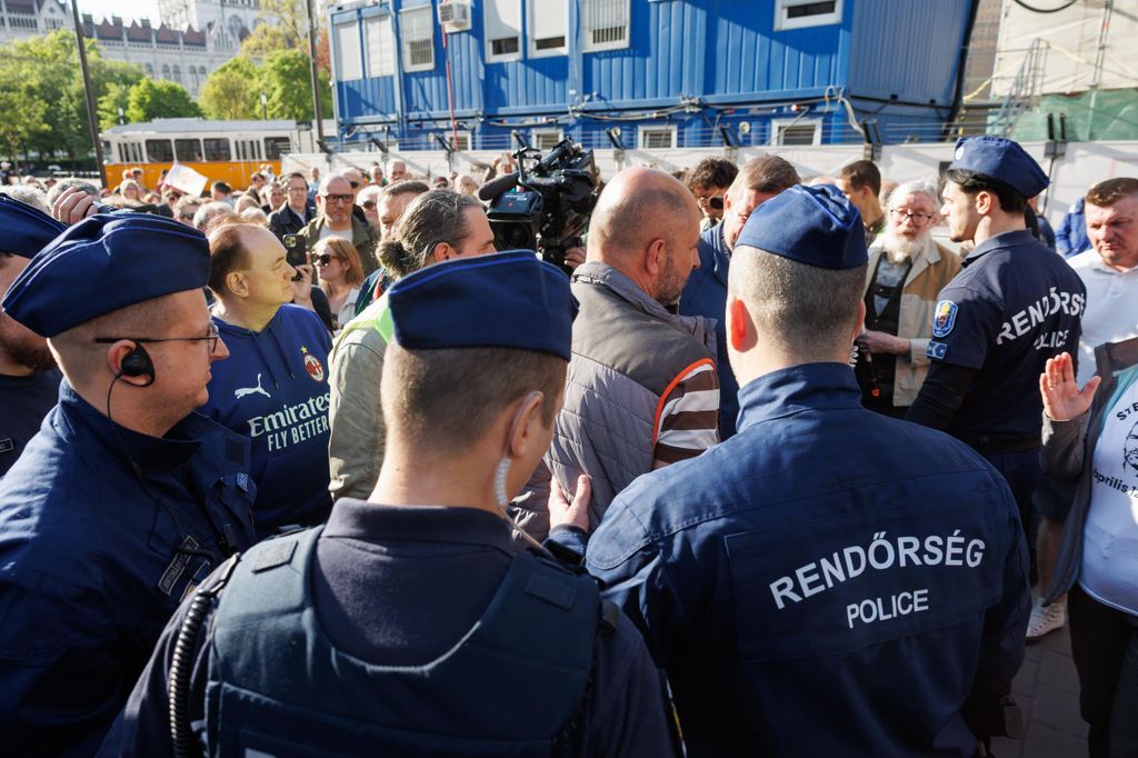 20260416 -- A Pesti Srácok és a Nemzeti Maximumért Alapítvány Magyar Úton Gyűlés nevű rendezvénye a Vértanúk terén. Szabó Bálint // fotó: Hatlaczki Balázs